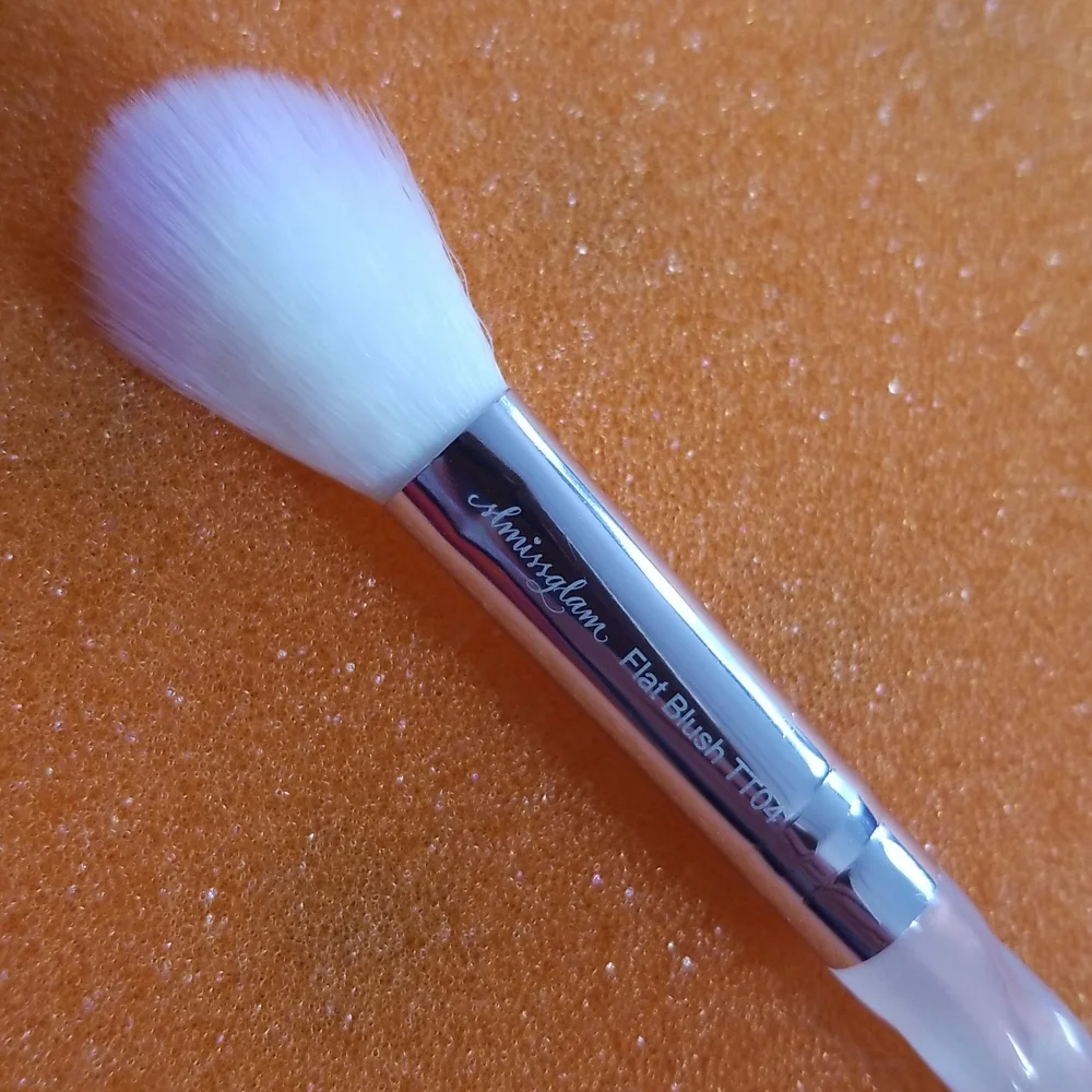 4/25 bundle item. SLMissglam TT04 Flat Blush Brush